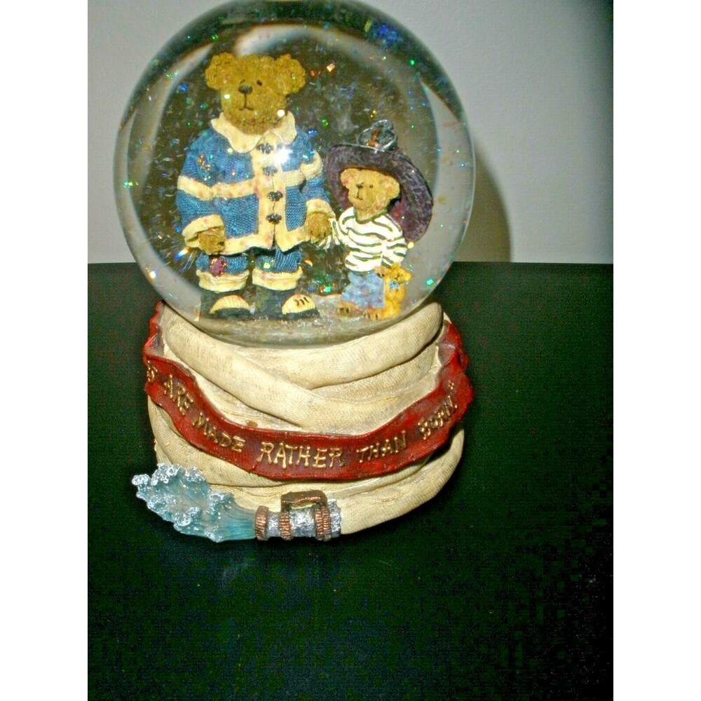 Boyds Bears & Friends "Patrick and His Hero Firefighter Musical Waterball